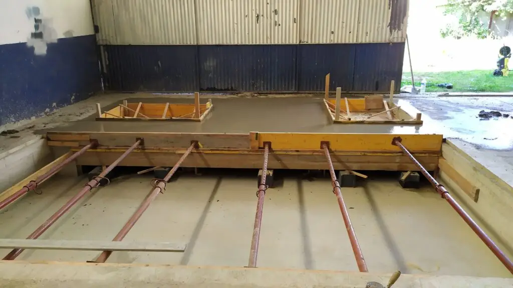 Dallage en béton pour une fosse de cabine de peinture à Tarbes